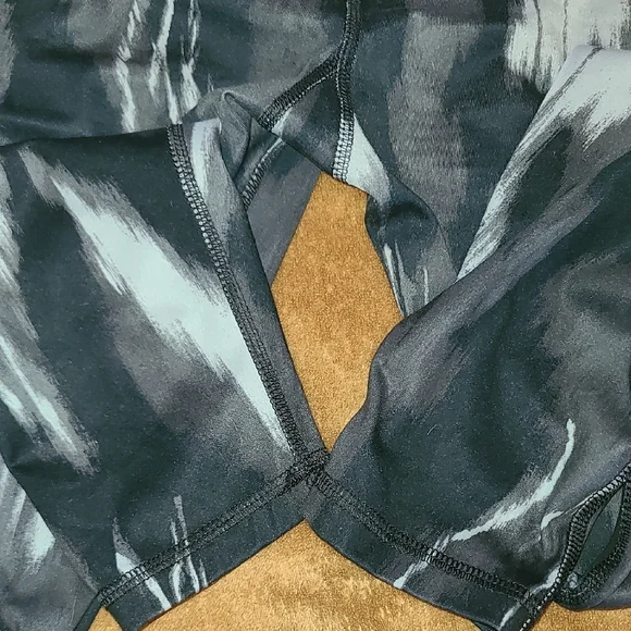 Blue and Black Patterned Leggings - Picture 4 of 5